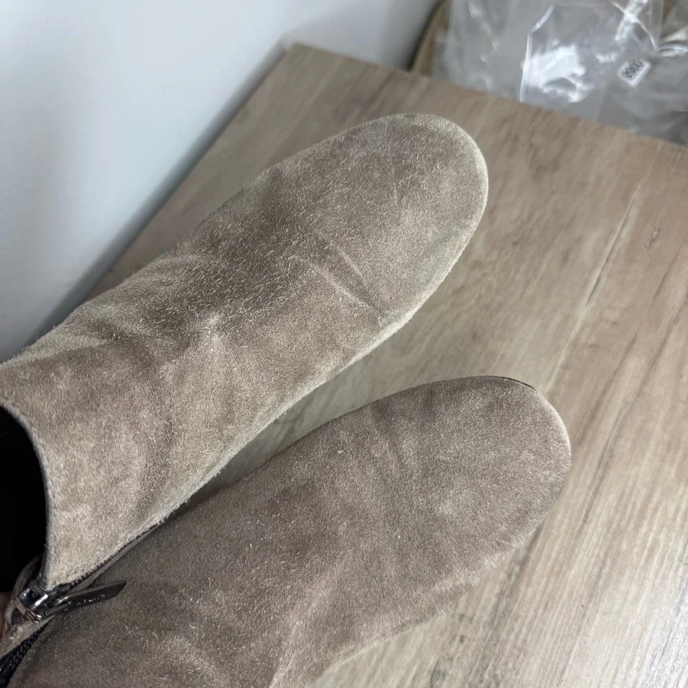 Aquatalia Fallon Suede Chelsea Ankle Boots 8.5 Women’s Brown